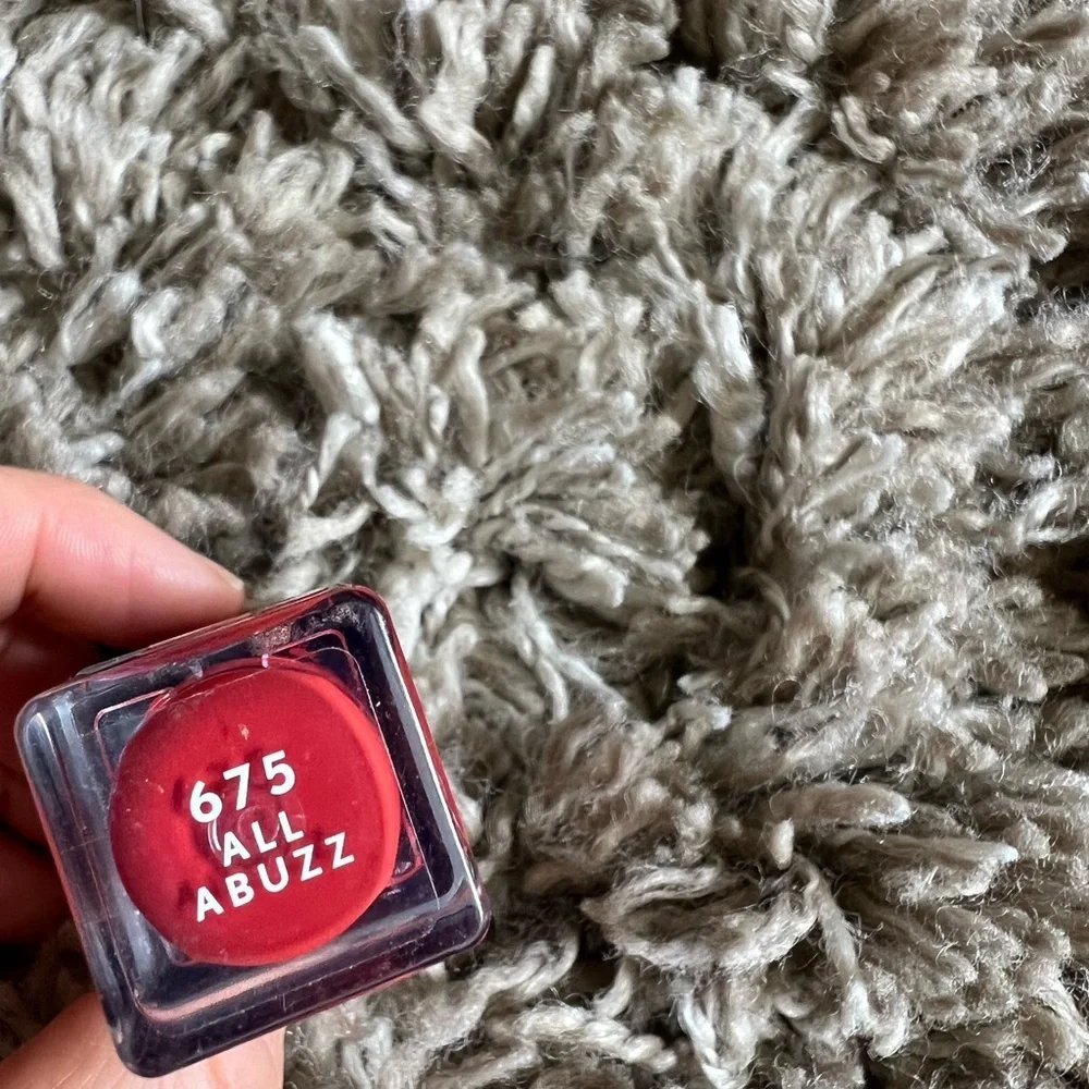 NWT Covergirl exhibitionist ultra matte 675 all abuzz lipstick